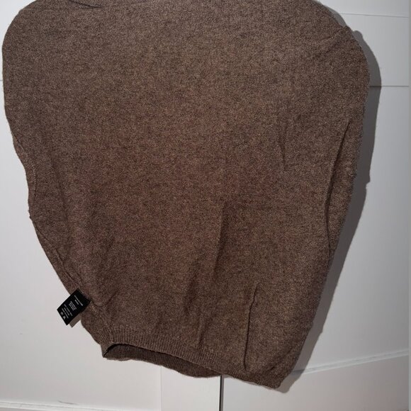 ASTR the Label "Devin Sleeveless One Shoulder Sweater" - Picture 4 of 4